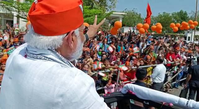 पाचपैकी चार राज्यातील विधानसभा निवडणुकीत मिळालेल्या घवघवीत यशानंतर पंतप्रधान मोदी गुजरात दौऱ्यावर आहेत