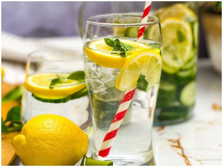 नींबू-  गर्मियों में नींबू का इस्तेमाल आपको ज्यादा करना चाहिए. गर्मी से बचने के लिए आपको रोज नींबू पानी पीना चाहिए. इससे शरीर को ऊर्जा मिलती है और वजन भी कम होता है. नींबू में थियामिन, नयासिन, रिबोफ्लोविन, विटामिन ई, विटामिन बी- 6 और फोलेट जैसे विटामिन्स होते हैं जिससे वजन कम होता है.