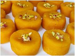 Holi 2022 Recipe: होली पर गुझिया के साथ बनाएं बेसन पेड़ा, ये है रेसिपी