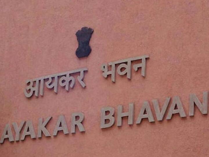 Income Tax Raid: यूनिकॉर्न ग्रुप पर छापेमारी में आयकर विभाग ने जब्त किया एक करोड़ कैश, लाखों के जेवर भी किये बरामद