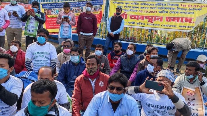দীর্ঘদিন ধরে বঞ্চনার শিকার, এই দাবিতেই বিক্ষোভ। এসএসসি সংক্রান্ত যে কমিটি গঠন করা হয়েছিল, তা দুর্নীতিমুক্ত করতে এই বিক্ষোভ।