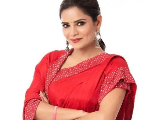 अर्चना गौतमनं अभिनेता विवेक ओबेरॉय आणि आफताब शिवदासानी यांच्यासोबत ग्रेट ग्रँड मस्ती चित्रपटामधून बॉलिवूडमध्ये पदार्पण केले होते.