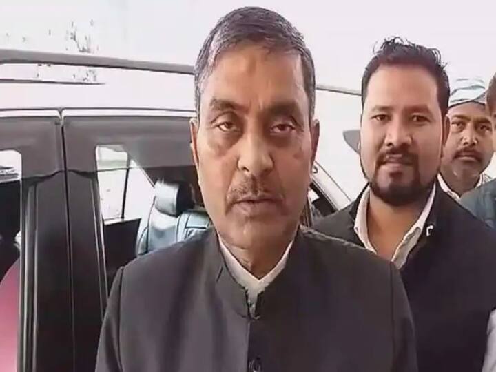 बसपा के दिग्गज नेता और मायावती सरकार में मंत्री रहे राम अचल राजभर भी चुनाव के दौरान दल बदलकर सपा के खेमे में चले गए थे. उन्होंने अकबरपुर विधानसभा से समाजवादी पार्टी के टिकट पर चुनाव लड़ा था और उन्हें जीत हासिल हुई है.