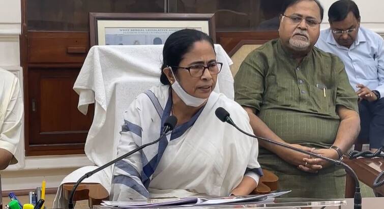 'The Center takes money from the state', Mamata said before presenting the budget Mamata Banerjee News: 'রাজ্যের থেকে টাকা তুলে নিয়ে যায় কেন্দ্র' বাজেট পেশের আগে মন্তব্য় মমতার