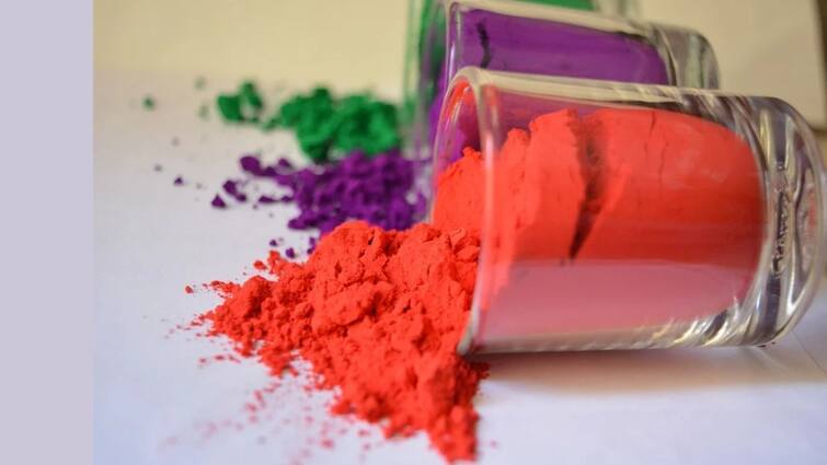 Holi 2022: How kids can make these natural colours at home Holi 2022: সামনেই দোল উৎসব, প্রাকৃতিক উপায়ে বাড়িতেই বানিয়ে নিন রং, ক্ষতি হবে না ত্বকের