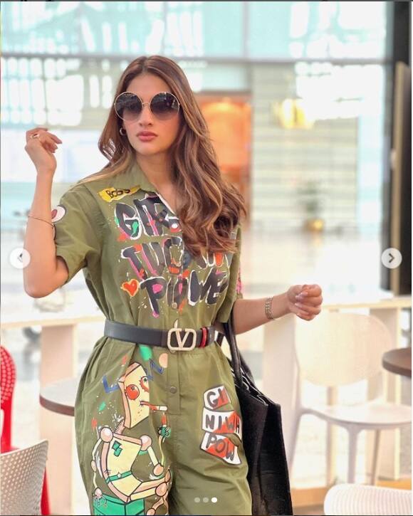 এরপর আজই বাংলাদেশের উদ্দেশে পাড়ি দিয়েছেন তাঁরা। তবে তাঁদের পরিকল্পনায় কোনও শ্যুটিং নেই বলেই সূত্রের খবর। কেবল নাকি ঘুরতে যাওয়ার জন্যই বাংলাদেশে পাড়ি দিয়েছেন এই জুটি।