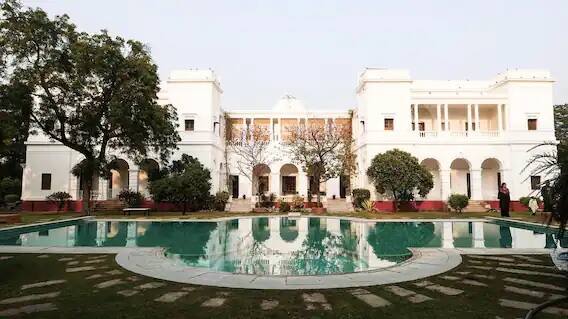 પટૌડી પેલેસની સુંદરતા અને પેલેસનો નવાબી અવતાર દર્શકોને પોતાની તરફ ખેંચે છે.