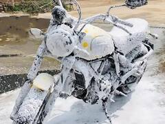 Bike care: बाईक धुताना 'या' गोष्टींची घ्या काळजी, नाहीतर होऊ शकतं नुकसान; फॉलो करा या टिप्स