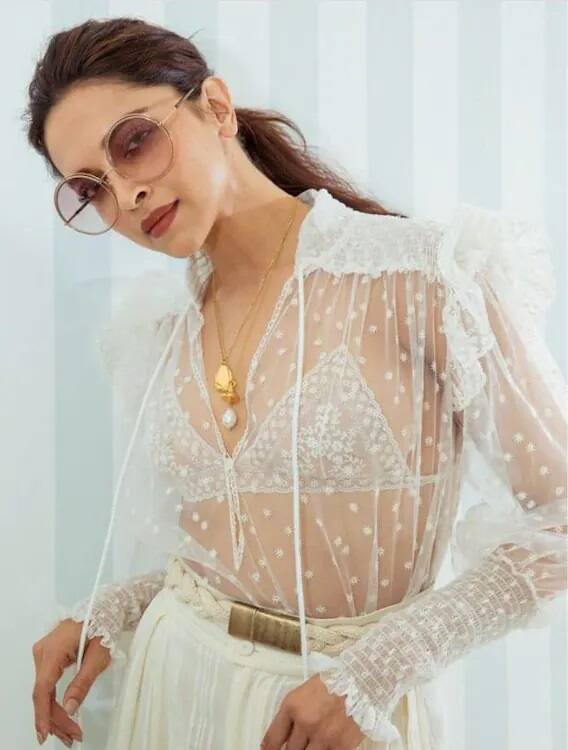 દીપિકા પાદુકોણ પણ ટ્રાન્સપરન્ટ ડ્રેસ પહેરી ચૂકી છે.