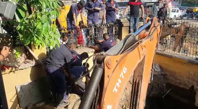 Kheda : worker dead body found after 16 hours rescue in Nadiad Nadiad : 16 કલાકથી કામદારને બચાવવા ચાલી રહેલા રેસ્ક્યૂ ઓપરેશનનો દુઃખદ અંત, યુવકની લાશ મળી