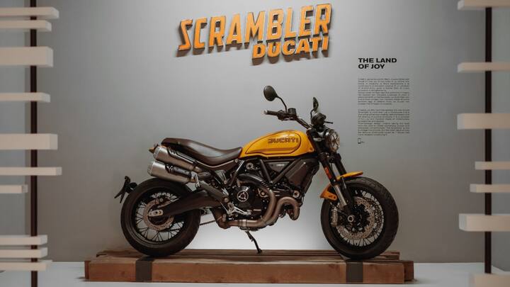 बाइक के कुछ दूसरे स्टाइलिंग एलीमेंट्स में 1970 के दशक का आइकॉनिक डुकाटी लोगो, काले स्पोक वाले व्हील, राउंड रियर-व्यू मिरर, और बहुत कुछ शामिल हैं.