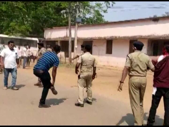 Odisha MLA allegedly rams car over mob many injured MLA also attacked ann ओडिशा के विधायक ने लोगों के समूह पर चढ़ाई कार, कई घायल, गुस्साई भीड़ ने MLA पर भी किया हमला