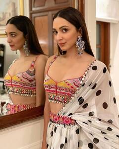 फिर एक बार छाया रफल्ड साड़ी का दौर, इस समर सीजन इन एक्ट्रेसेस के स्टाइल करें कॉपी