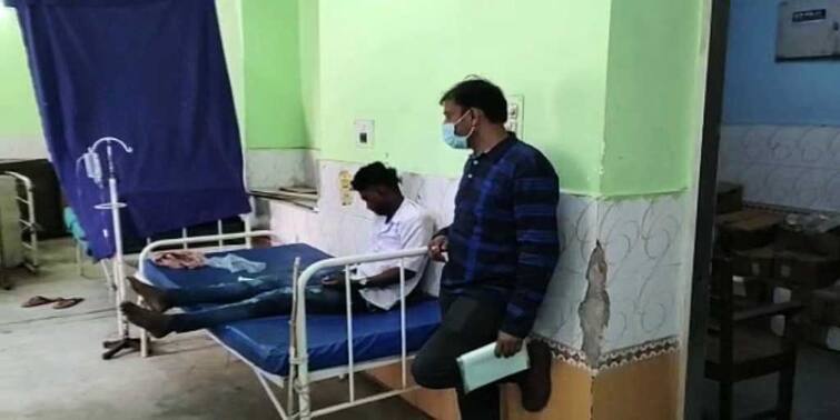 Madhyamik 2022 Bankura News students were sitting in the hospital bed Madhyamik 2022: পরীক্ষা দিতে গিয়ে দুর্ঘটনার কবলে, হাসপাতালের বেডেই মাধ্যমিক পরীক্ষার্থীর