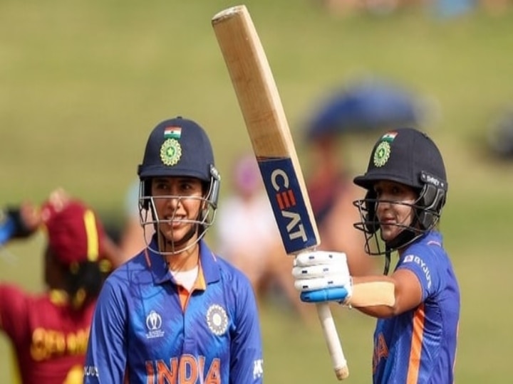 IND WOMEN WORLD CUP : ப்ளேயர் ஆப் தி மேட்ச் அவார்டை ஹர்மன்பிரீத்துக்கு பகிர்ந்த ஸ்மிரிதி மந்தனா..! சிங்கப்பெண்ணின் தங்க குணத்திற்கு குவியும் பாராட்டு.