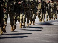 यूक्रेन और रूस के बीच 17वें दिन भी जंग जारी, भारी बमबारी से कई शहर हुए तबाह, खाने पीने के लिए तरस रहे लोग