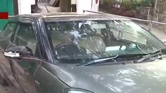 Mohunbagan Club: মোহনবাগানে নির্বাচনের মনোনয়ন ঘিরে সংঘর্ষ, প্রাক্তন ফুটবলার সত্যজিত্‍ চট্টোপাধ্যায়ের গাড়ি ভাঙচুর। Bangla News