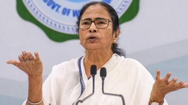 On Mamata Banerjee: பைத்தியத்துக்கு பதில் சொல்ல முடியாது.. மம்தா பானர்ஜியை சாடிய காங்கிரஸ் மூத்த தலைவர் ஏ.ஆர்.செளத்ரி