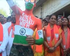 Ahmedabad : PM મોદીના અભિવાદન માટે ઇન્દિરાબ્રિજ પાસે ઉમટ્યા લોકો, જુઓ કેવો છે નજારો?