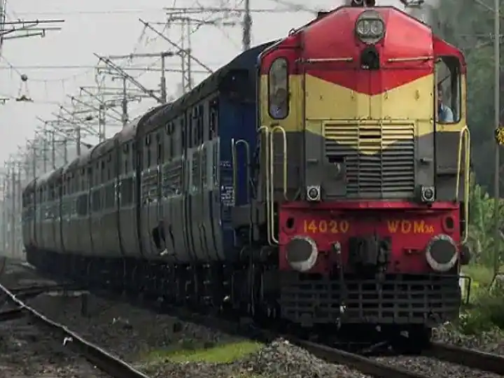 Train Alert: भीड़ को देखते हुए रेलवे का बड़ा फैसला, तीन स्पेशल ट्रेनों को मिला एक्सटेंशन, जानें कब से कब तक चलेंगी?