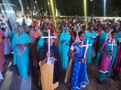 வேளாங்கண்ணி பேராலயத்தில் தவக்காலம் - சிலுவை பாதை ஊர்வலத்தில் 3,000க்கும் மேற்பட்டோர் பங்கேற்பு