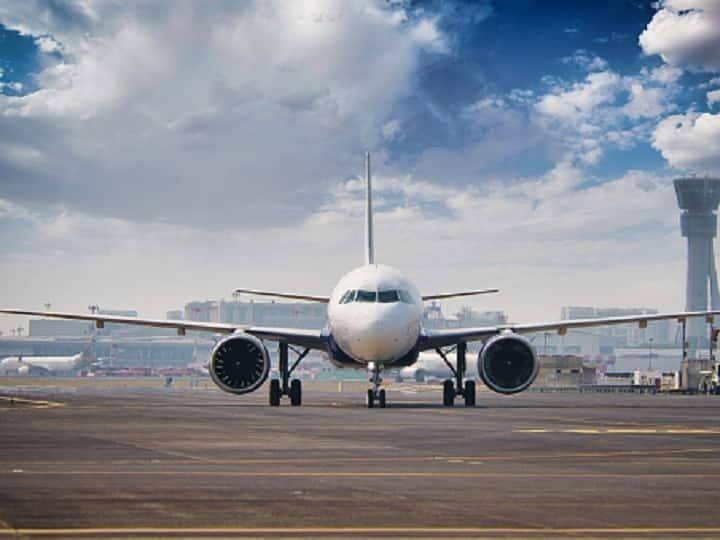 Alliance Air flight from Delhi carrying 55 passengers overshoots runway while landing in Jabalpur ల్యాండింగ్‌ టైంలో ఒరిగిన విమానం, రన్‌వేపై తప్పిన ముప్పు