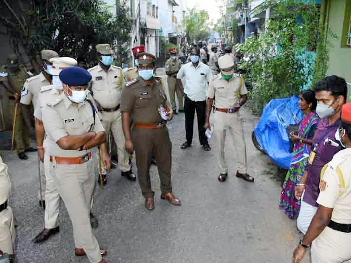 புதுச்சேரி : ரவுடிகளின் வீடுகளில் போலீசார் அதிரடி சோதனை;  தொடர் குற்றங்களில் ஈடுபட்டால் குண்டர் சட்டம் பாயும் என காவல்துறை எச்சரிக்கை