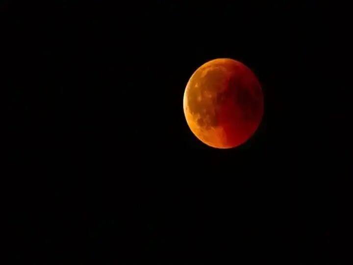 The first lunar eclipse of the year will take place on this day, what will be its time in India everything you get to know here Chandra Grahan 2022 : वर्षातील पहिले चंद्रग्रहण 'या' दिवशी होणार, भारतात त्याची वेळ काय असेल? जाणून घ्या