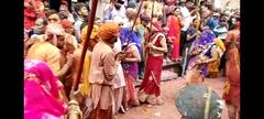 Holi 2022:  बरसाना में गोपियों ने हुरियारों के साथ खेली लट्ठमार होली, आज नंदगांव में बरस रहा प्रेम का लट्ठ, देखें तस्वीरें