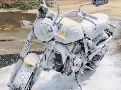 बाइक धोते समय इन बातों का नहीं रखा ख्याल तो हो जाएंगे परेशान, फॉलो करें जरूरी टिप्स