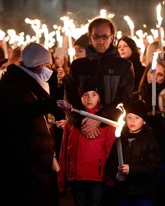 Peace Protest: “வேண்டாம் போர்...” - அமைதிக்கு குரல் கொடுக்க ஹங்கேரியில் திரண்ட மக்கள்