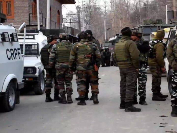 Jammu kashmir news, terrorists killed in separate encounters in handwara and pulwama Jammu Kashmir News: বিভিন্ন জায়গায় গুলির লড়াই, নিরাপত্তা বাহিনীর সঙ্গে সংঘর্ষে নিহত একাধিক জঙ্গি