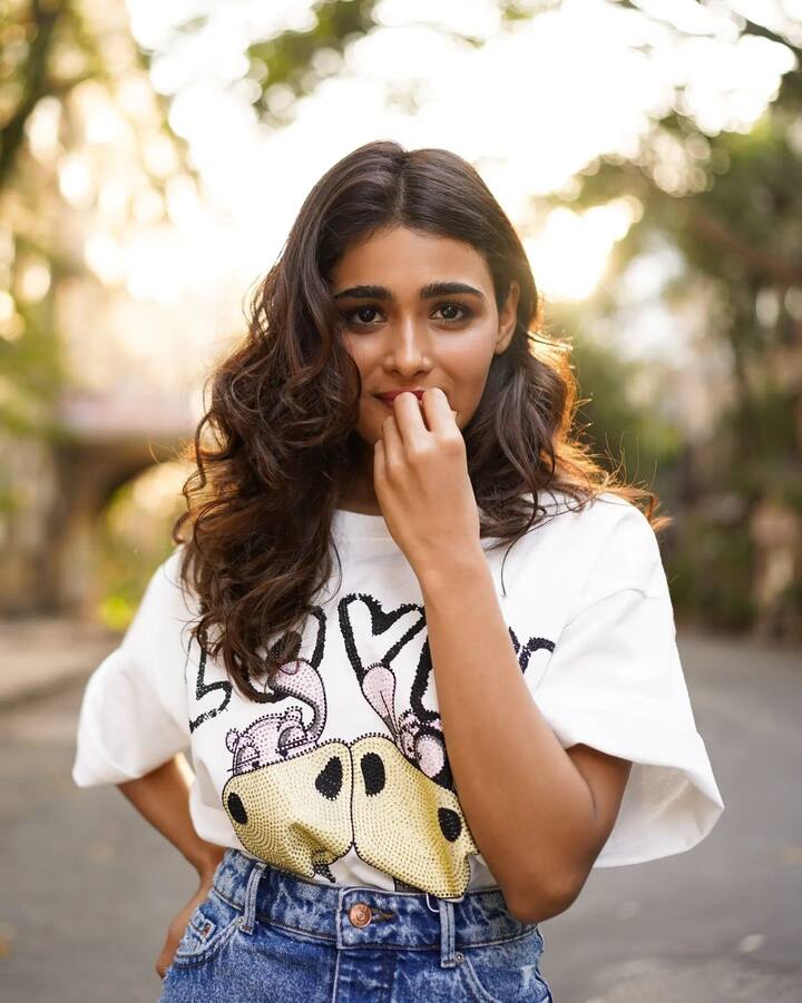 షాలిని పాండే క్యూట్ లుక్, నెటిజన్ల నాటీ కామెంట్స్ (Photo Courtesy : Shalini Panday Instagram)