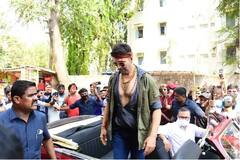 બચ્ચન પાંડે બનીને દર્શકો વચ્ચે પહોંચ્યો અક્ષય કુમાર, પછી શું કર્યું જુઓ તસવીરોમાં...