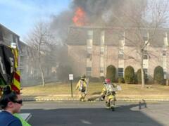 Viral Video : आगीपासून वाचवण्यासाठी वडिलांनी मुलाला दुसऱ्या मजल्यावरून खाली फेकले, पुढे काय झाले तुम्हीच पाहा