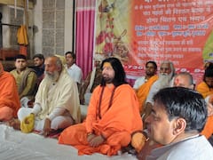 Mathura News: कृष्ण जन्मभूमि मुक्ति न्यास के संतों की हुई बैठक, भूमि विवाद और कॉरिडोर पर की यह मांग