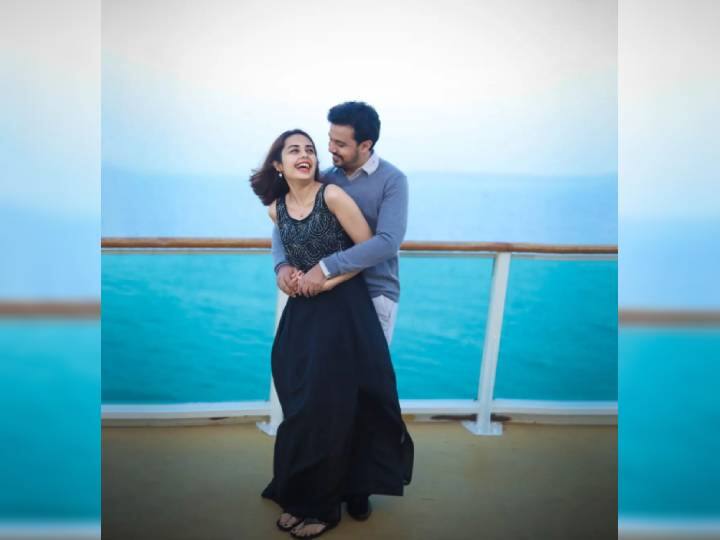 याशिवाय अभिनेत्री शिवानी रांगोळेसोबतच्या रिलेशनशिपमुळेही अभिनेता चर्चेत आहे.