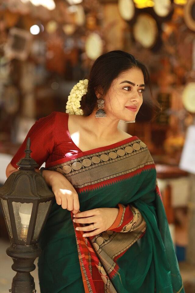 சடையலே நீ இழுக்க இடைமேலே நான் வழுக்க காய்ச்சலுக்கும் காய்ச்சல் வந்து மேய்கிறதே