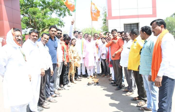 नांदेडमध्ये देखील भाजप कार्यकर्ते आक्रमक झाल्याचं पाहायला मिळालं.