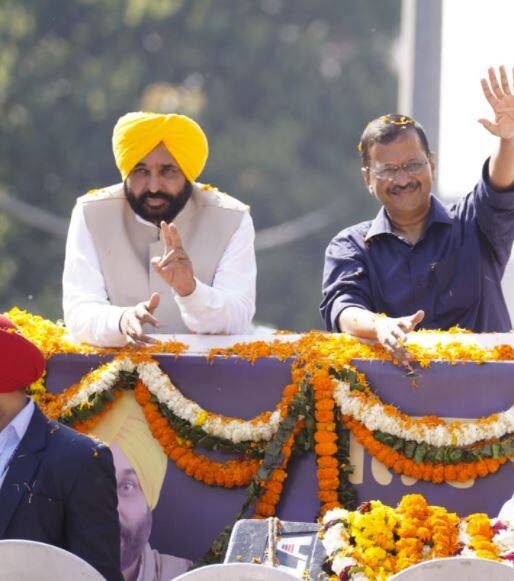 Aam Aadmi Party Road show in Amritsar after historic victory in Punjab ਅੰਮ੍ਰਿਤਸਰ 'ਚ AAP ਦਾ ਧੰਨਵਾਦ ਰੋਡ ਸ਼ੋਅ ,  ਭਗਵੰਤ ਮਾਨ ਬੋਲੇ - ਪਹਿਲੇ ਦਿਨ ਤੋਂ ਹੀ ਕੰਮ ਕਰਾਂਗੇ ਸ਼ੁਰੂ