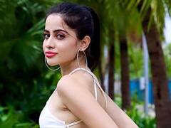 बिकिनी पहन इठलाते हुए पार्क में अपने डांस मूव्स दिखा रही हैं उर्फी जावेद, देखकर मचल उठेंगे फैंस