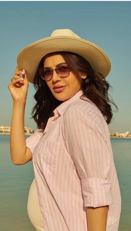 Kajal Photos: నెలలు నిండుతున్న కాజల్, క్యూట్ కుక్కపిల్లతో ఫోజ్