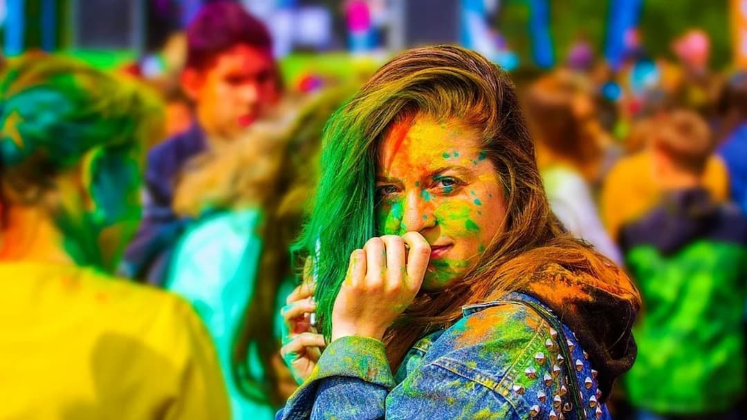 How To Protect Your Hair And Skin From Holi Colours Holi 2022: আসছে দোল, রঙের কেমিকেলের হাত থেকে ত্বক ও চুল বাঁচাতে কী করবেন?