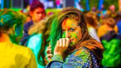 Holi 2022: আসছে দোল, রঙের কেমিকেলের হাত থেকে ত্বক ও চুল বাঁচাতে কী করবেন?