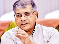 Prakash Ambedkar : देवेंद्र फडणवीसांचं सध्याचं राजकारण शूरपणाचं नाही ; प्रकाश आंबेडकरांचा हल्लाबोल 