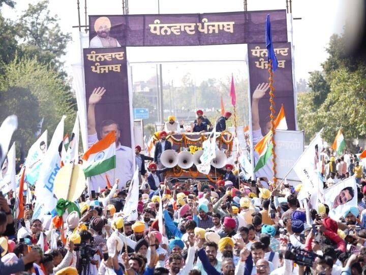 या मिरवणुकीत दिल्लीचे मुख्यमंत्री अरविंद केजरीवाल यांच्यासह राज्याचे भावी मुख्यमंत्री भगवंत मान ही सहभागी होते.