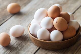 Eggs : வெள்ளை முட்டை நல்லதா? பழுப்பு நிற முட்டை நல்லதா? என்ன வித்தியாசம்? இதை கண்டிப்பா தெரிஞ்சுக்கோங்க..