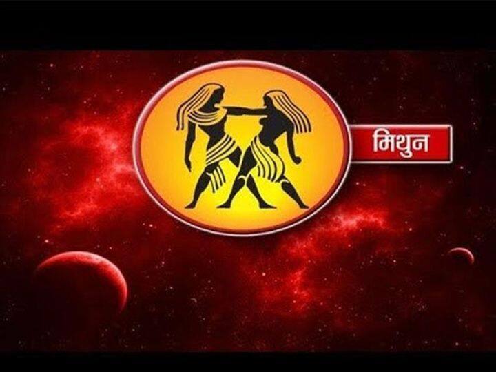 मिथुन राशि- व्यापार अथवा नौकरी में धन प्राप्ति के लिए मां लक्ष्मी और भगवान गणेश की पूजा करने के बाद दक्षिणावर्ती शंख की पूजा करें और उसे तिजोरी में रख दें.