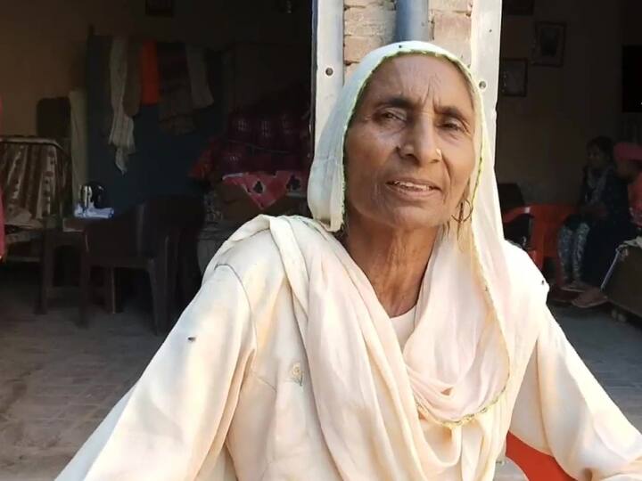 Punjab Baldev Kaur Mother Of AAP Punjab MLA Who Defeated Channi Refuses To Give Up Cleaner Job 