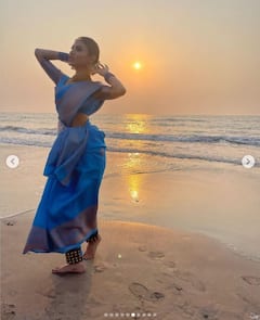 Mouni Roy: পড়ন্ত সূর্যের আলোয় সমুদ্রের তীরে ভরতনাট্যম মৌনীর